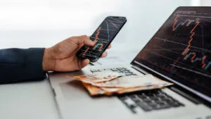 Read more about the article Crescimento económico acelera